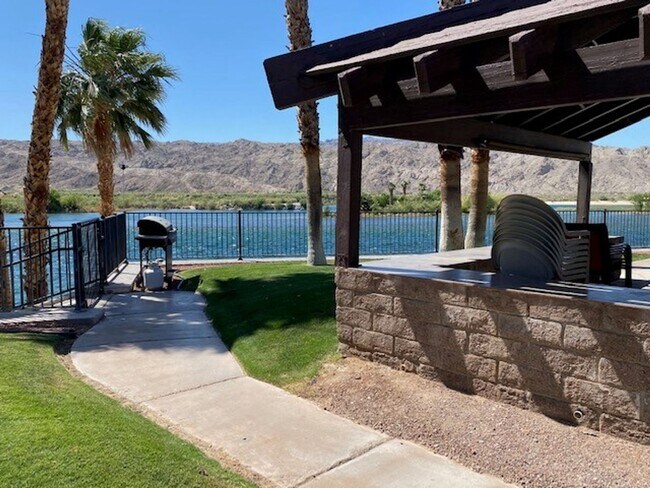 Building Photo - 2 BR Furnished, Gated complex on the water...