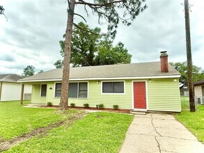 Building Photo - 1220 Chevy Chase Dr