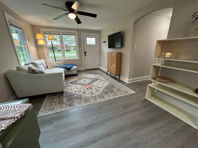 Building Photo - Charming 3 bedroom, 1 bathroom brick home ...