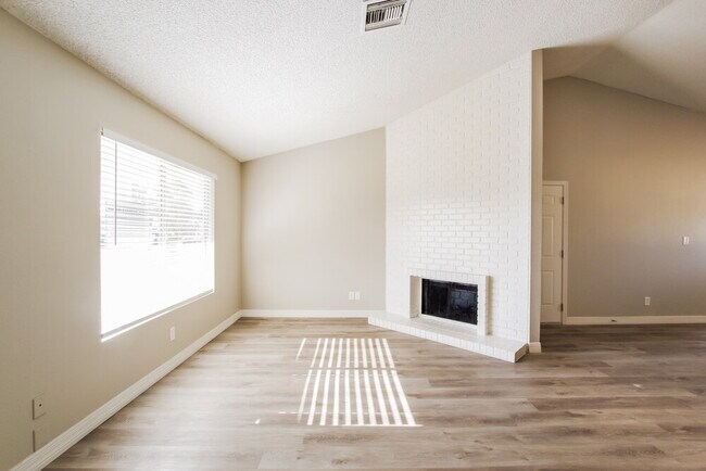 Building Photo - 5222 W Aster Dr