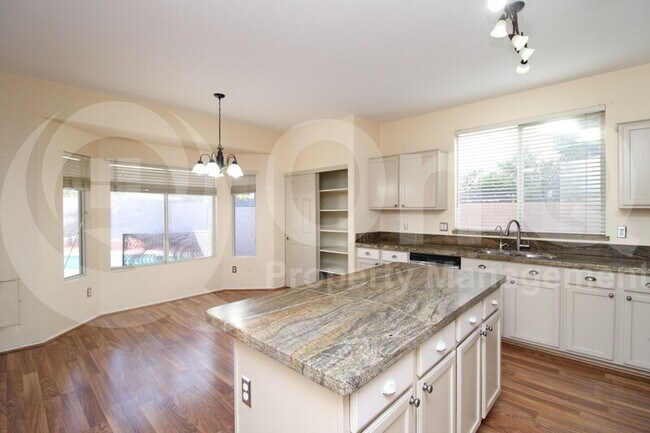 Foto del edificio - 19611 N 33rd St