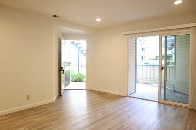 Foto del edificio - Cozy and Comfy 2 Bedroom Condo in Fremont ...