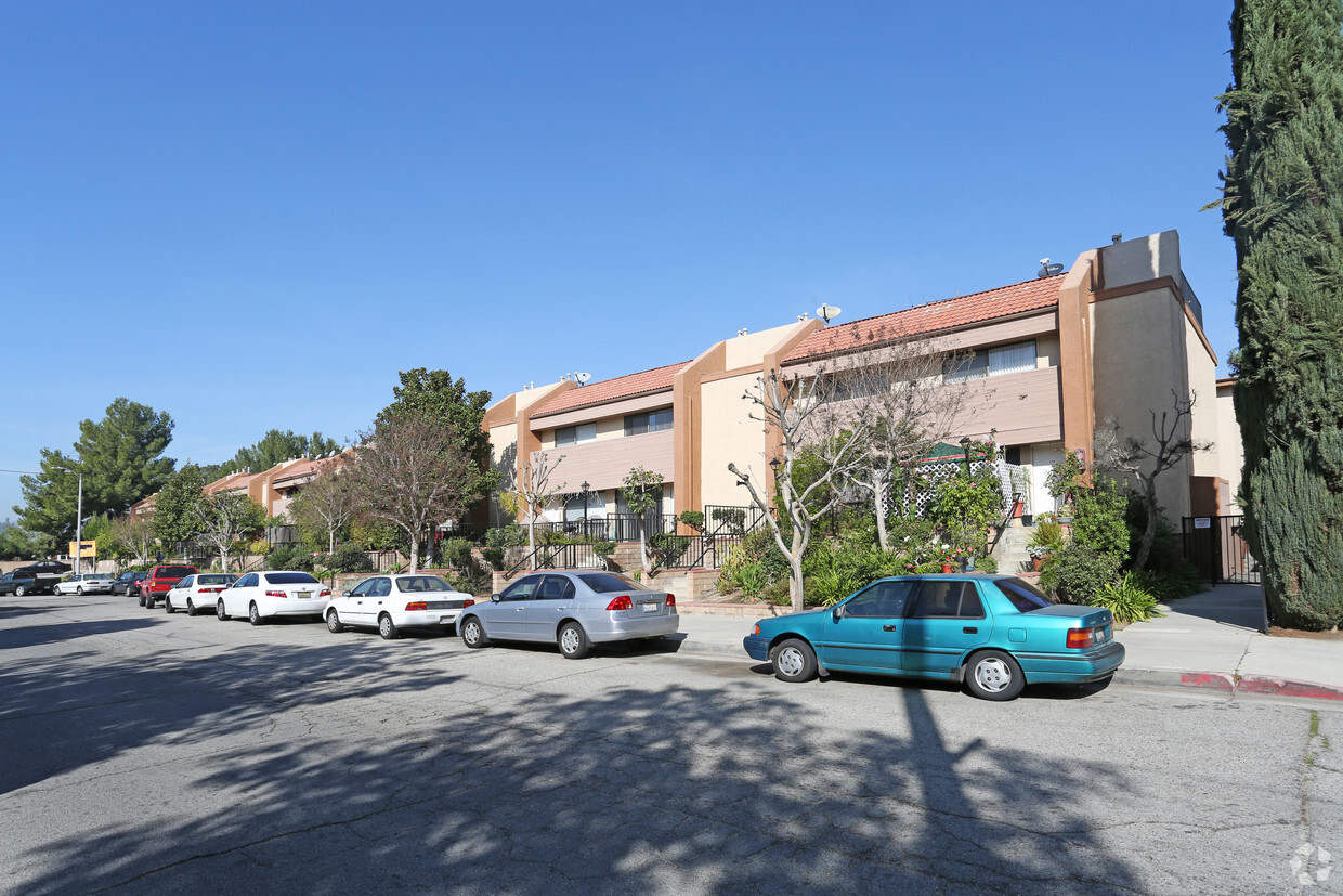 Primary Photo - Gresham Townhomes