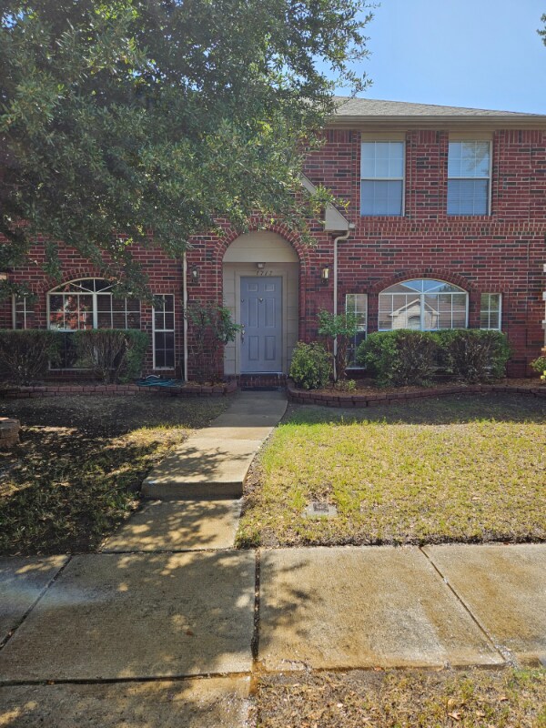 Foto del edificio - 1717 Creekpoint Dr