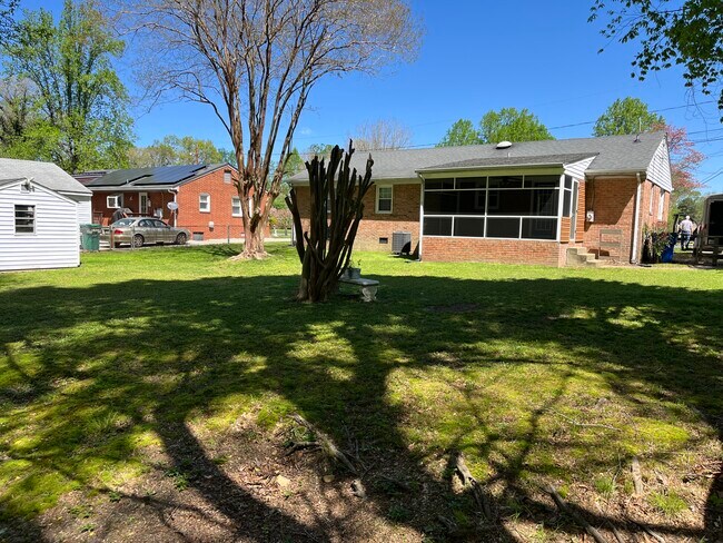 Vista posterior de la casa - 3023 Grahamwood Dr
