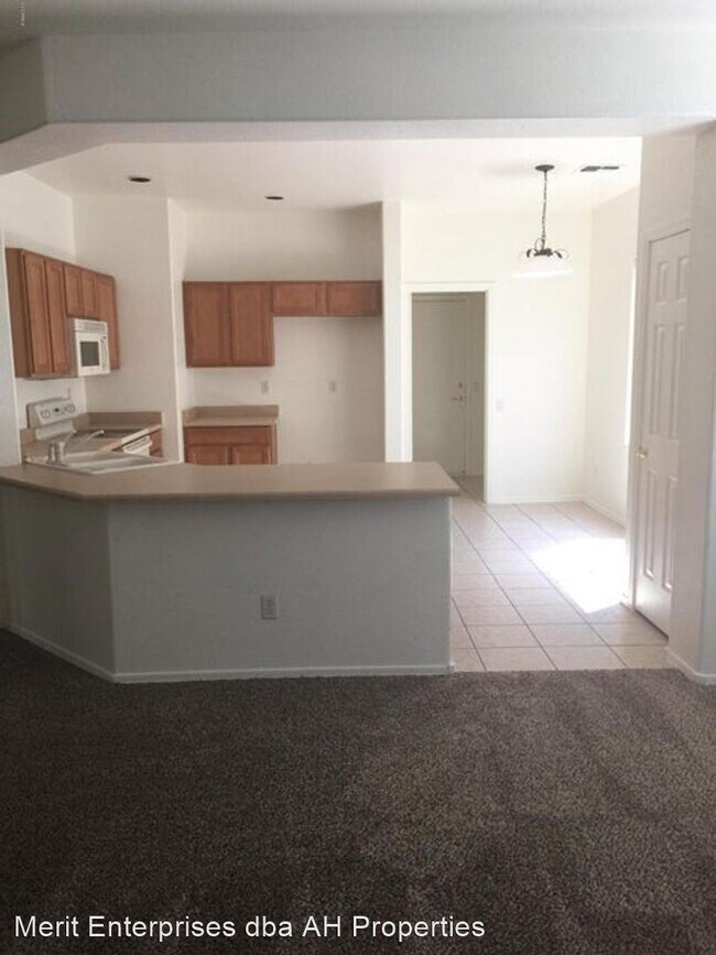 Foto del edificio - 3 br, 2 bath House - 9146 E BOISE ST
