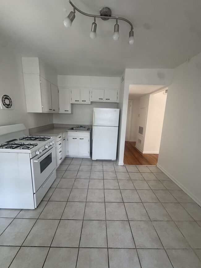 Interior Photo - 215-Hillcrest