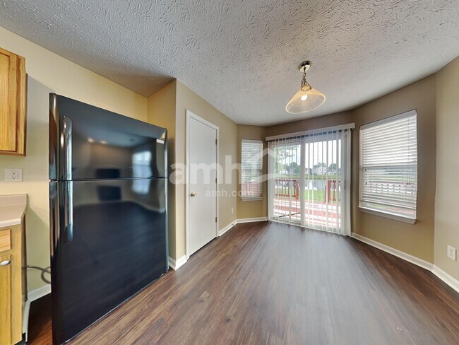 Foto del edificio - 1437 Linden Way