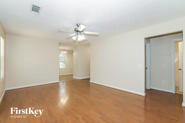 Building Photo - 400 Harpy Eagle Dr