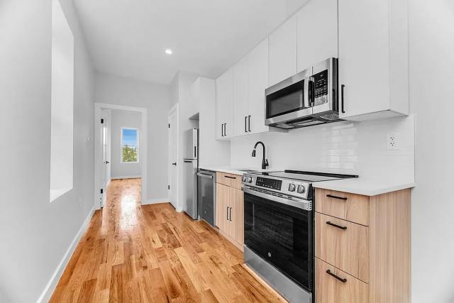 Building Photo - 4 bedroom in ASTORIA NY 11103