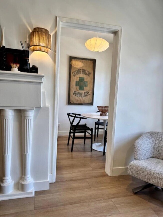 Foto del edificio - 339 N Almont Dr