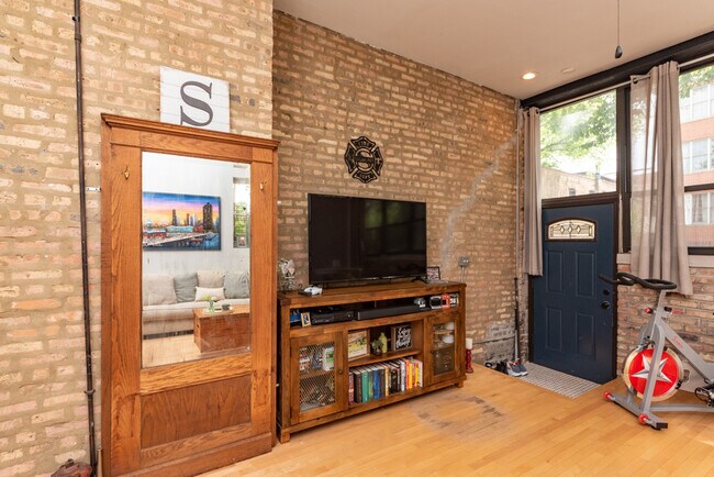 Foto del edificio - 1350 N Wolcott Ave