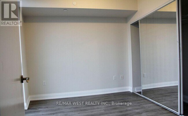 Photo du bâtiment - 9 Valhalla Inn Rd