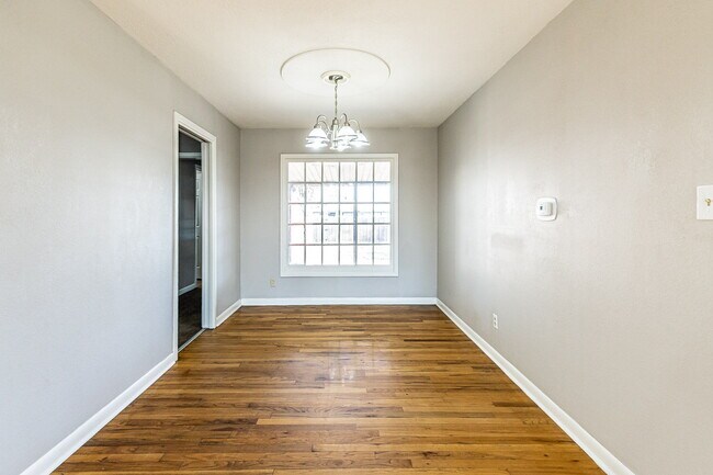 Building Photo - Centrally Located Home with Beautiful Hardwoods!
