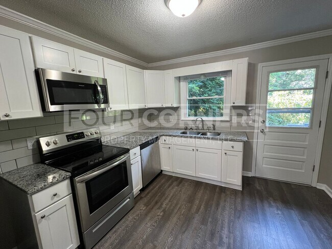 Foto del edificio - Lovely 2 Bedroom 1 Bath Apartment