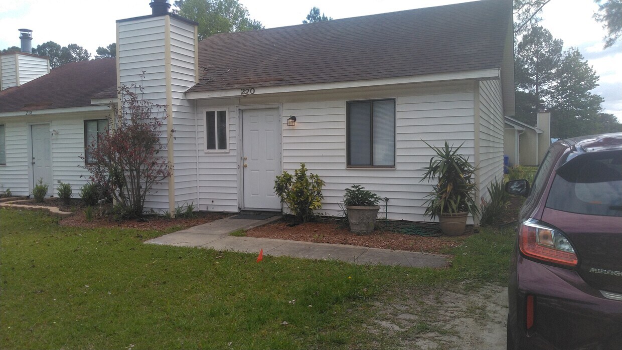 Primary Photo - 220 Cedar Ridge Ln