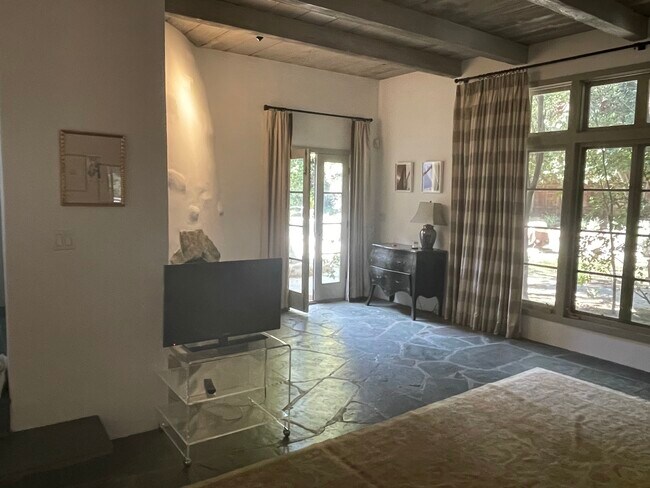 Foto del edificio - 1741 Coldwater Canyon Dr