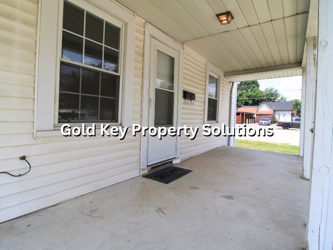 Building Photo - Cute and Cozy 1 BR 1 BA House with Garage (NO SECTION 8)