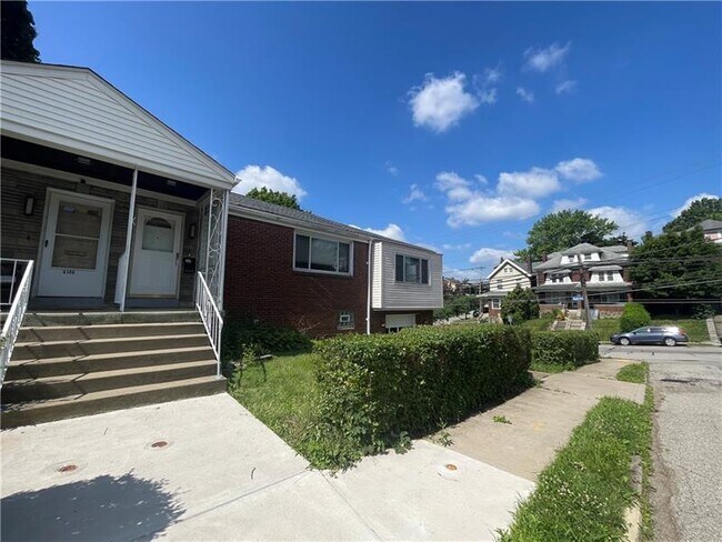Foto del edificio - 6306 Burchfield Ave