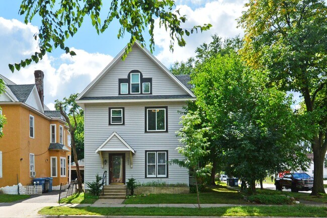 Foto del edificio - 1000 24th Ave NE