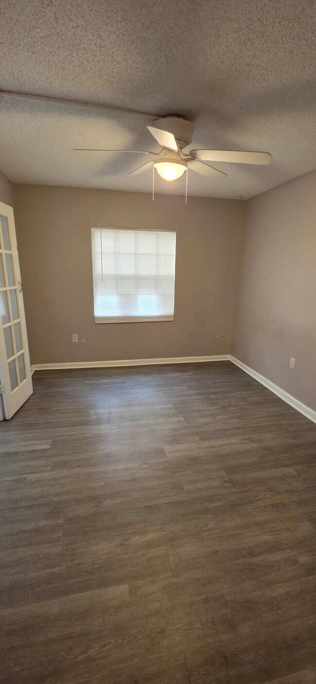 Foto del edificio - 551 Flemming Way