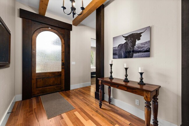 Foto del edificio - Luxury Furnished 4-Bedroom Home in Eagle's Bella Terra Neighborhood