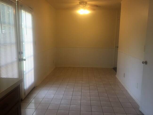 Foto del edificio - 3 bedroom 2 bath home in East Tulsa