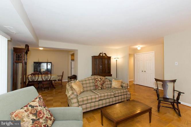 Foto principal - 832 Quince Orchard Blvd
