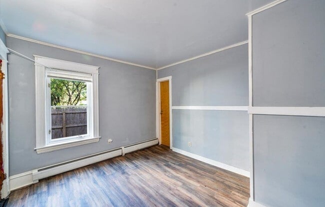 Building Photo - 308 Colchester Ave