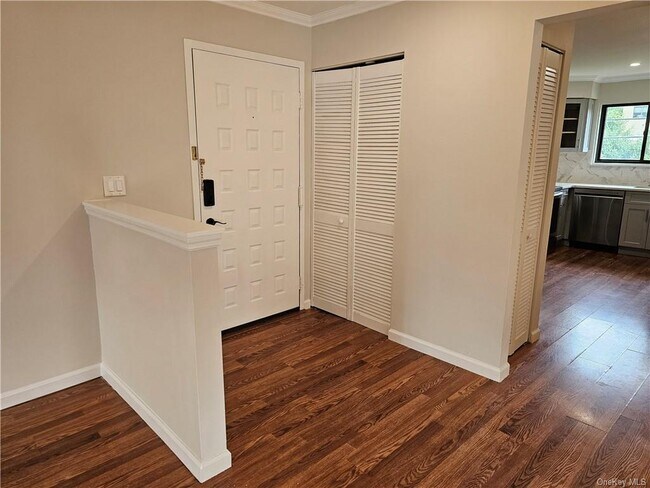 Building Photo - 9 Briarcliff Dr S