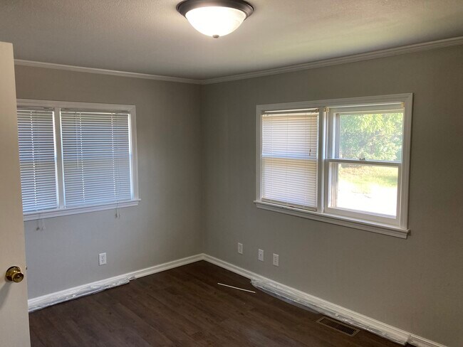 Foto del edificio - 1721 N Poplar St
