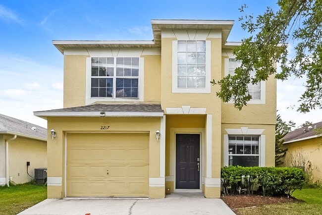 Building Photo - 2217 Heathwood Cir