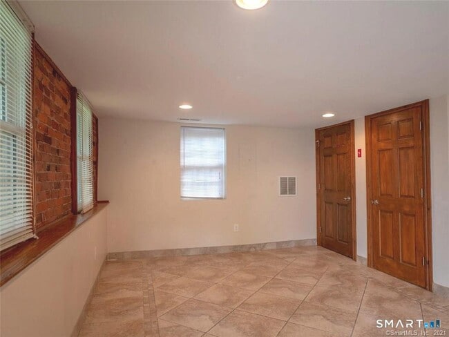 Building Photo - 467 Quinnipiac Ave