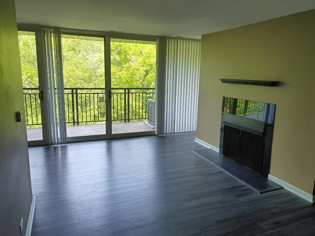 Foto del edificio - 5900 Oakwood Dr