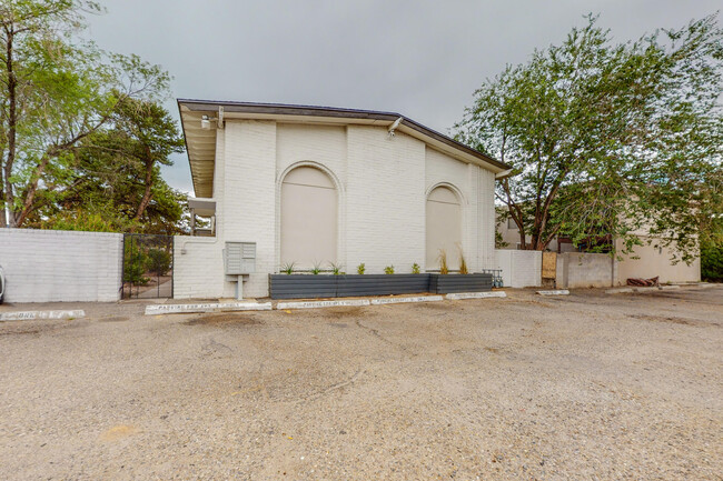 Building Photo - 1400 Pennsylvania St NE