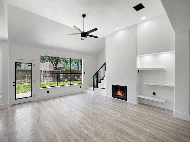 Foto del edificio - 2422 Mills Creek Dr