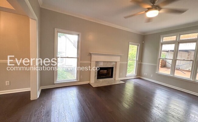 Foto del edificio - 3 Bed/2.5 Bath Home with Off-Street Parking / Pet-Friendly / Available Now!
