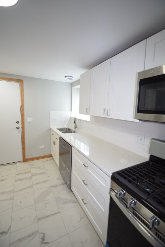 Building Photo - 2254 W Farragut Ave
