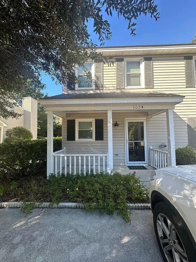 Primary Photo - 102 Lullwater Dr