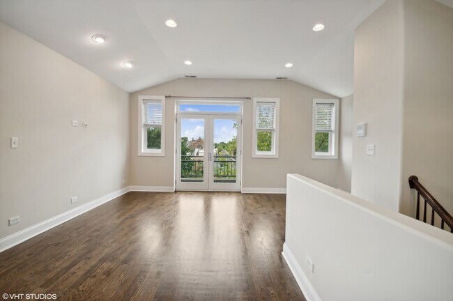 Foto del edificio - 3519 W Medill Ave
