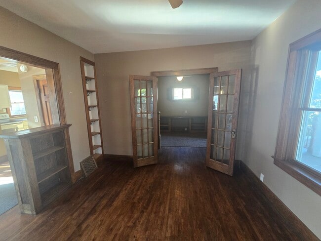 Foto del edificio - 802-811 11th Ave N