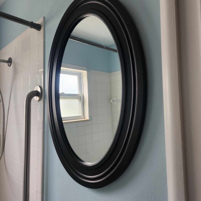 Building Photo - 3142 Carlsbad St