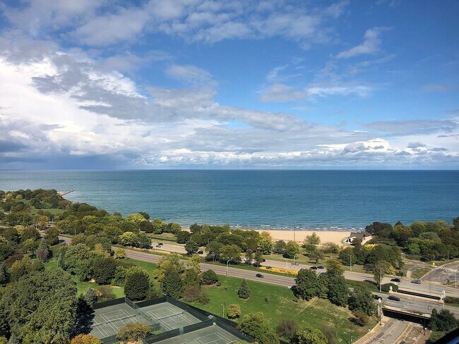 Foto del edificio - 5100 N Marine Dr