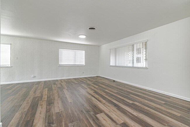 Foto del edificio - 1012-1012 Drummond Ave