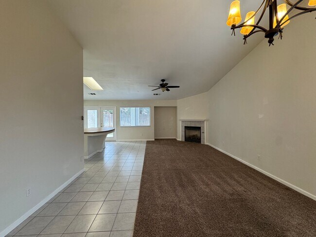 Foto del edificio - Spacious SW Bakersfield home!