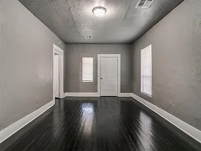Foto del edificio - N. McKinley Ave - Triplex