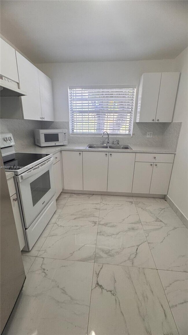 Foto del edificio - 20450 NW 29th Pl