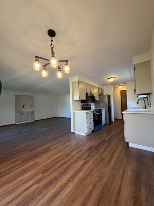 Building Photo - MIN912