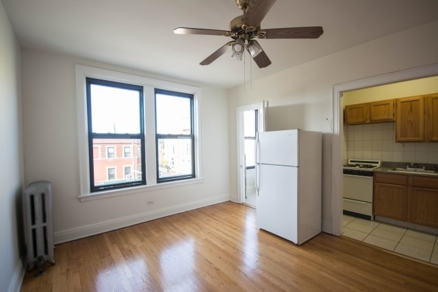 Primary Photo - 5154 N Clark St