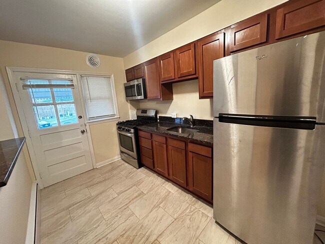 Foto del edificio - 3 Bedroom 2 Full Bath